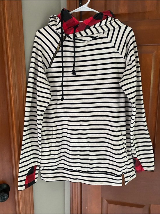 AMPERSAND AVE Tops - Women’s double hooded sweatshirt size XL